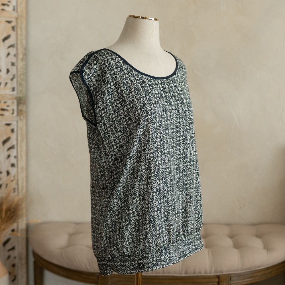 Ann Taylor Sleevless Blouse size l